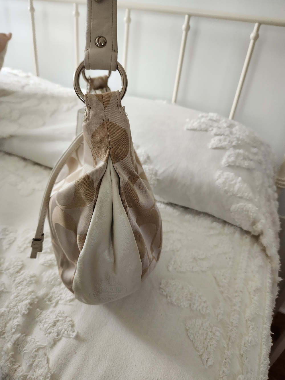 Coach Signature Canvas Hobo Bag in Beige B0968-12642 - Picture 5 of 11